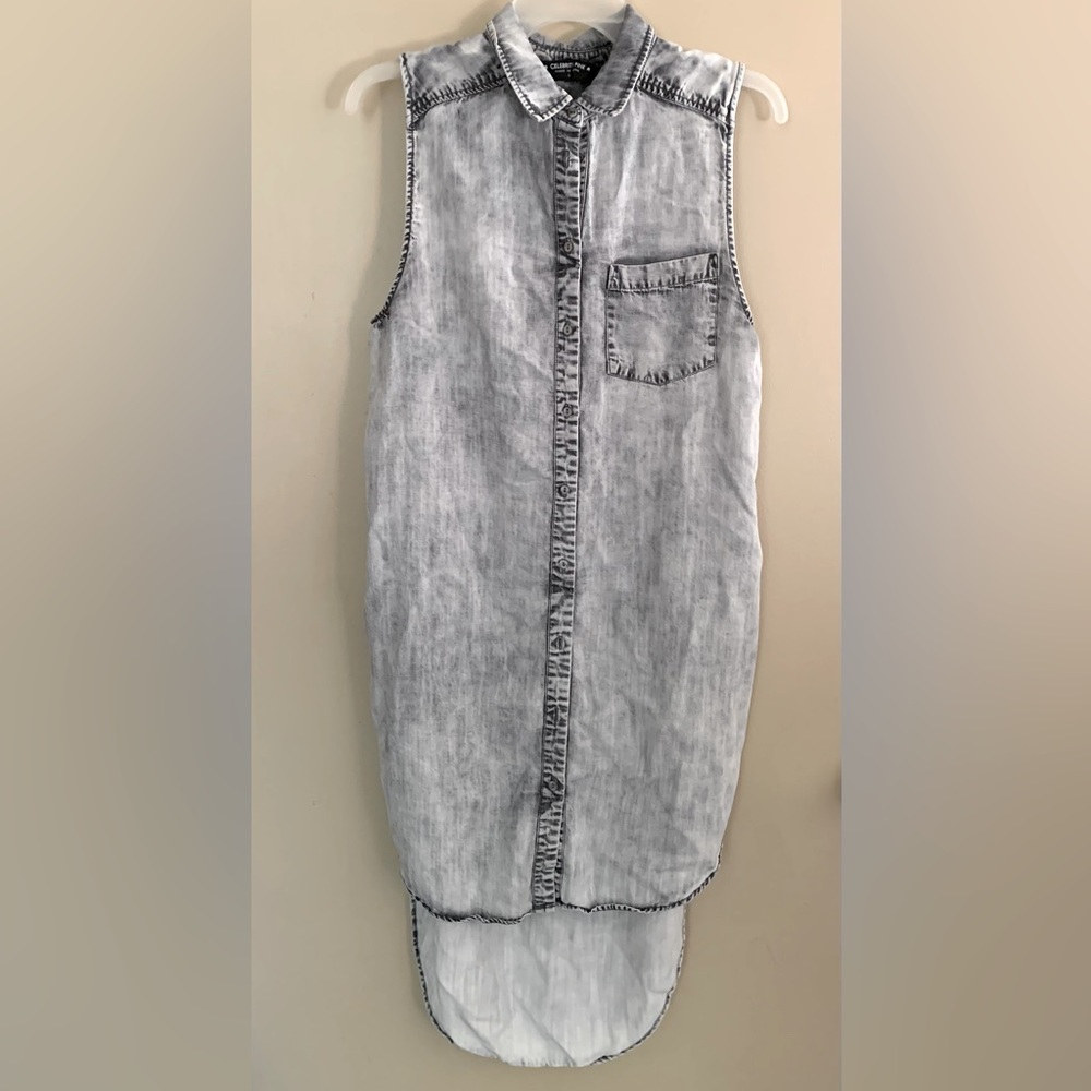 Celebrity Pink Brand Faded Gray Long Sleeveless Top with Side Slits